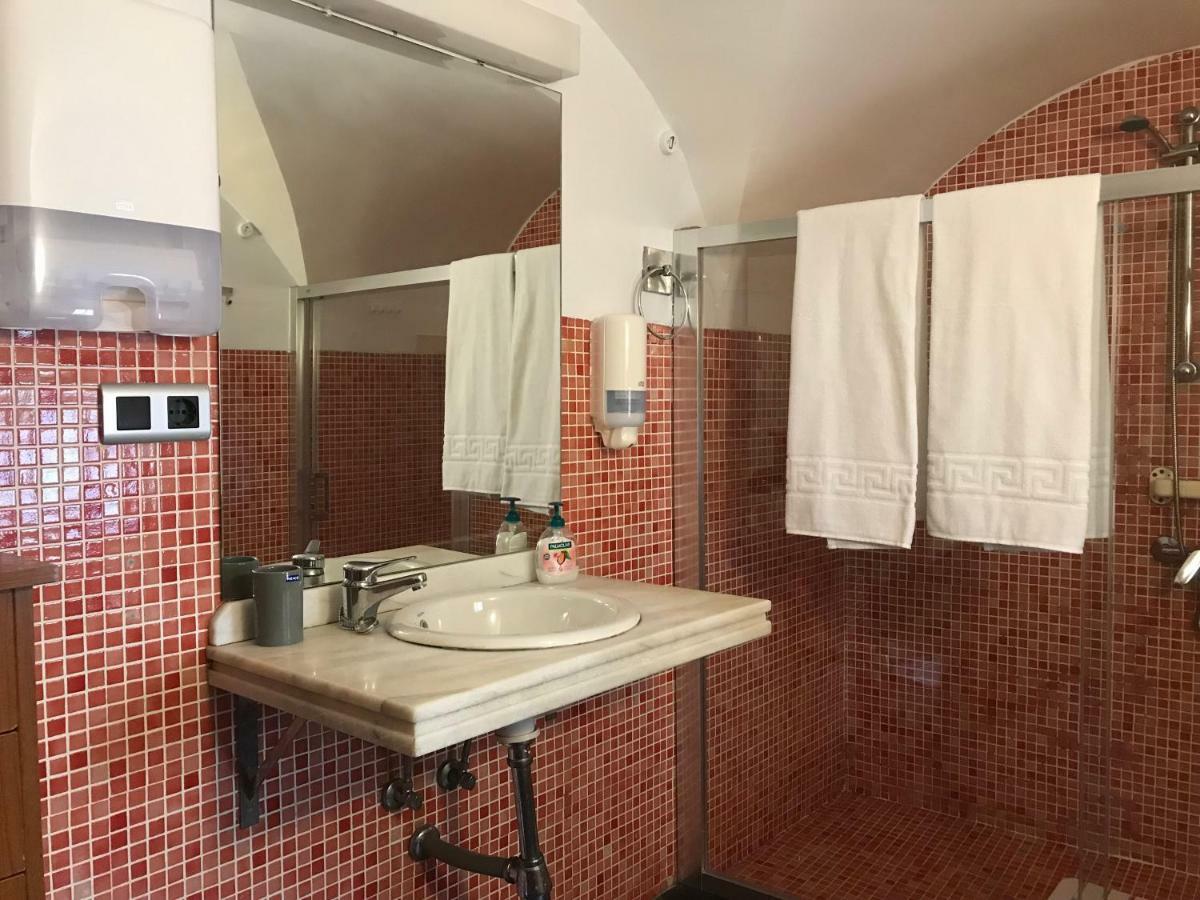 Albergue Las Veletas Caces エクステリア 写真