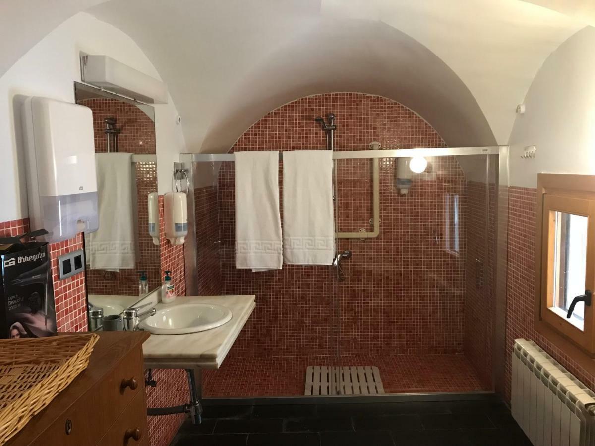 Albergue Las Veletas Caces エクステリア 写真