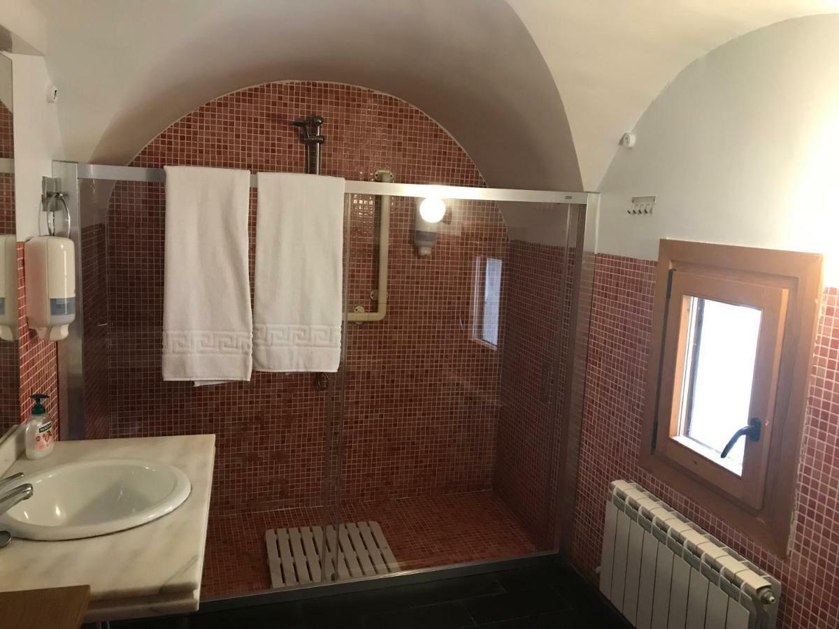 Albergue Las Veletas Caces エクステリア 写真